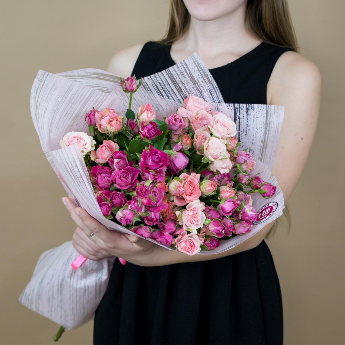Букеты из розовых кустовых роз