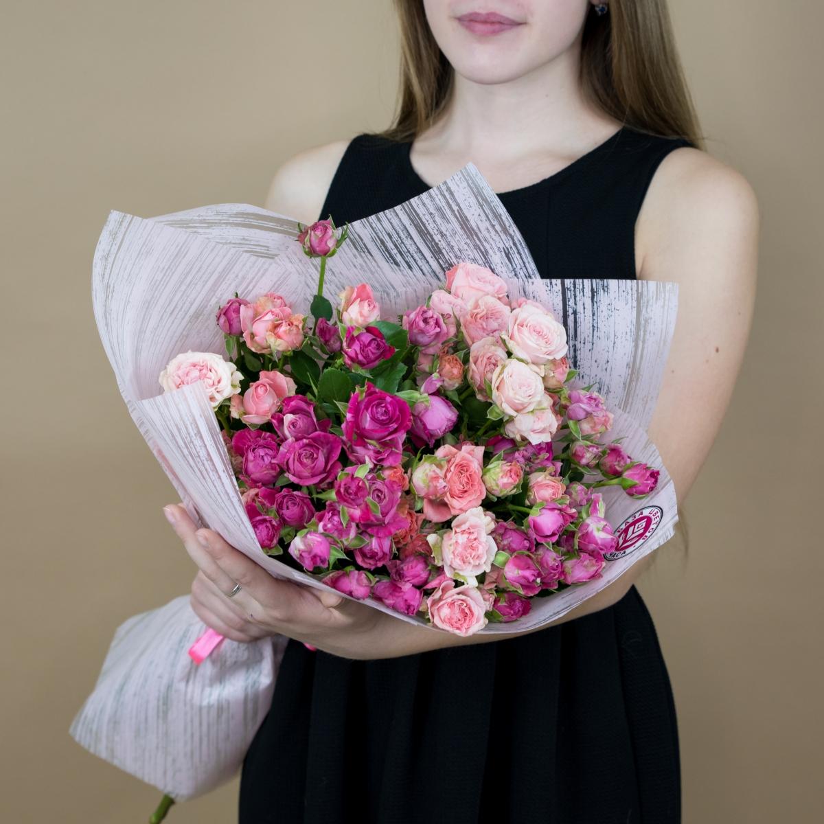 Букеты из розовых кустовых роз