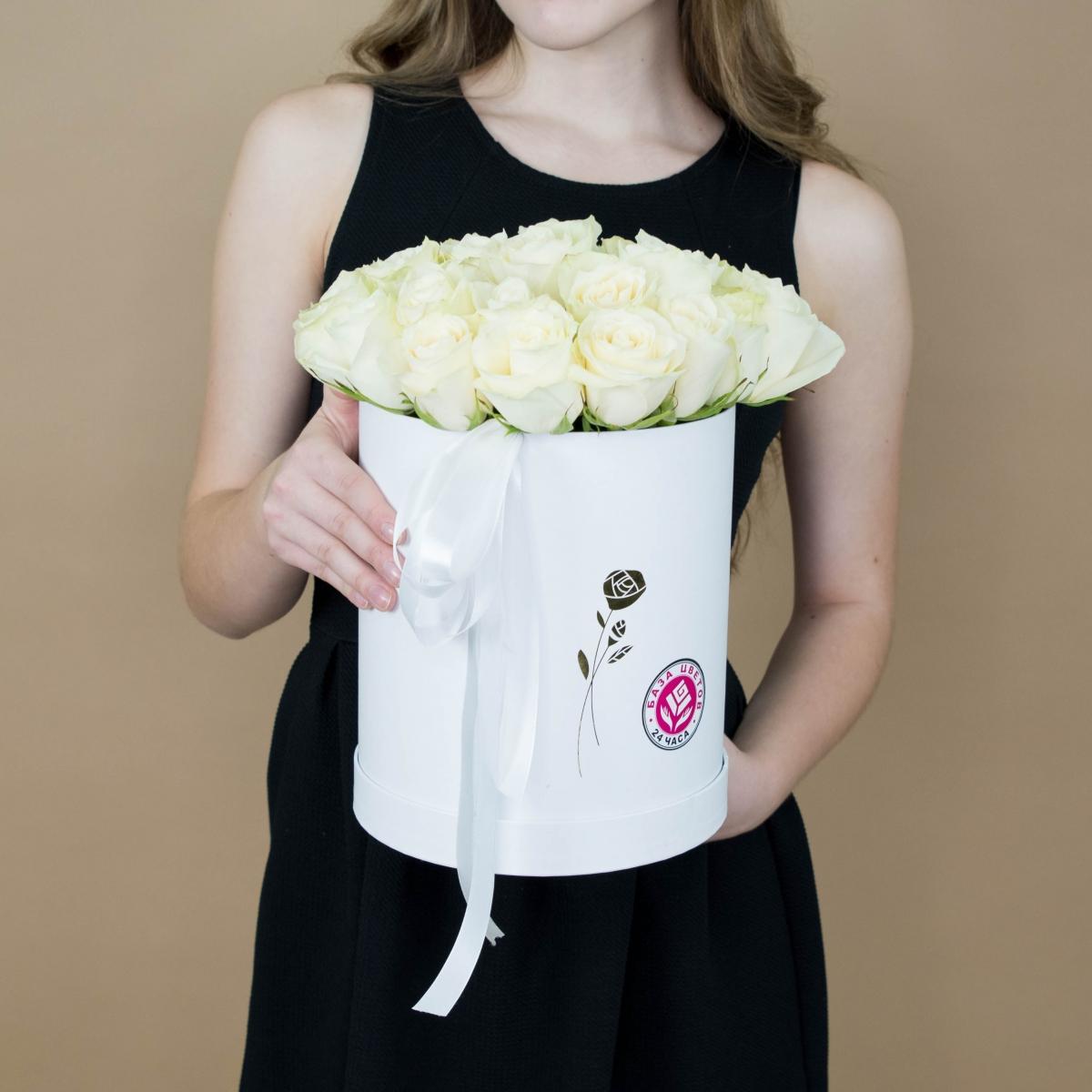 Белые эквадорские розы в шляпной коробке