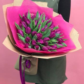 Букет из 39 фиолетовых тюльпанов