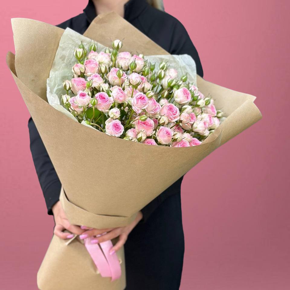 Букет розовых кустовых роз 50 см