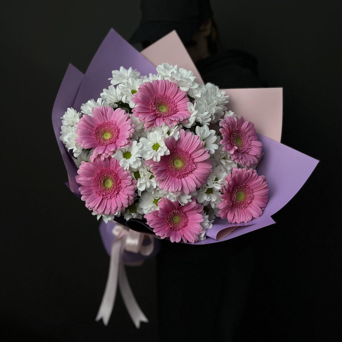 7 розовых гербер с хризантемами