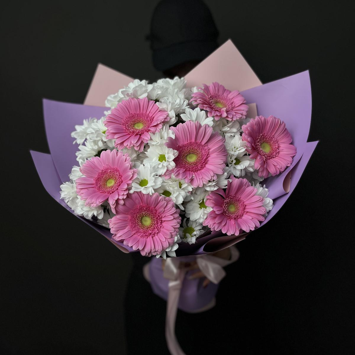 7 розовых гербер с хризантемами