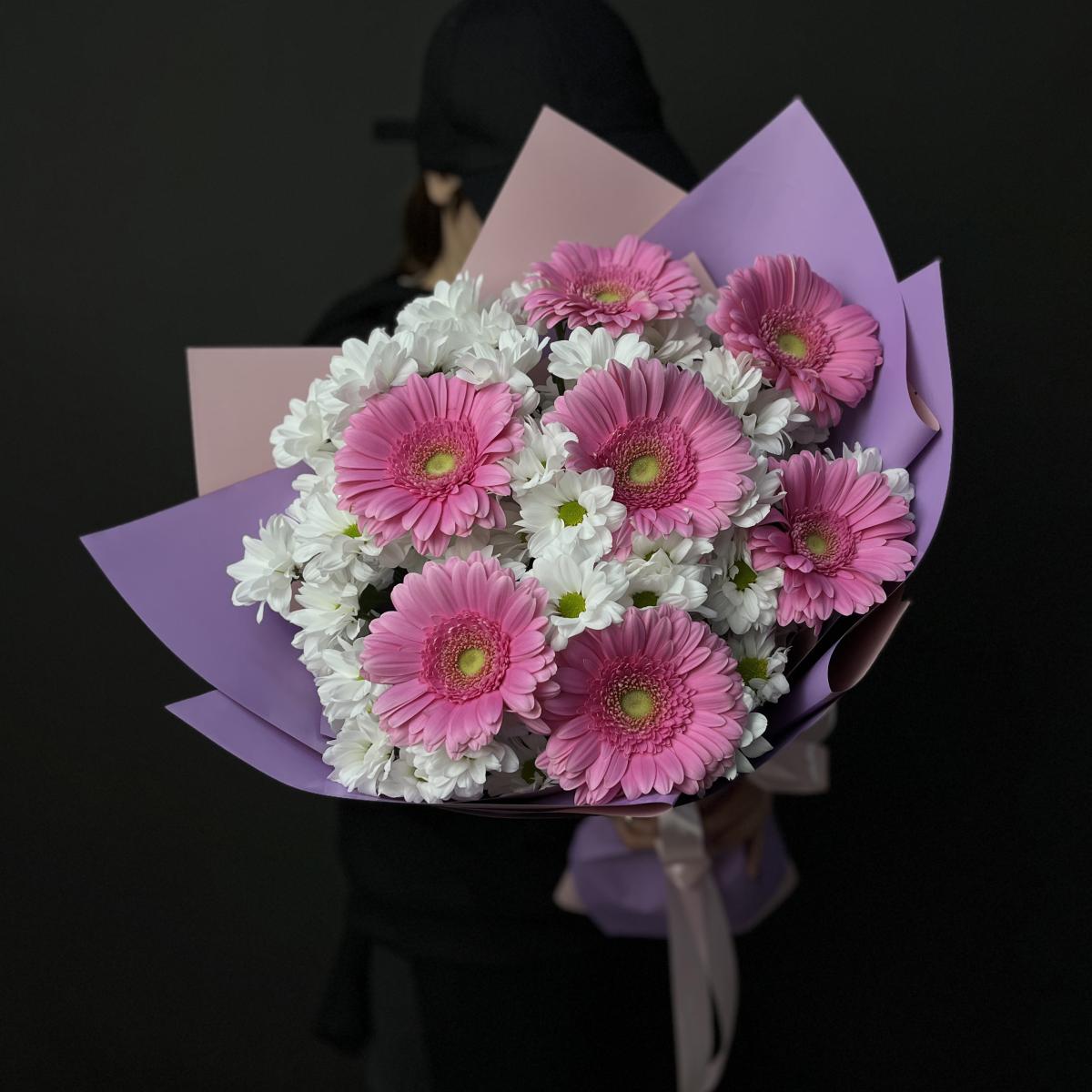 7 розовых гербер с хризантемами