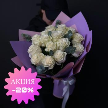 15 белых роз 40 см с эвкалиптом