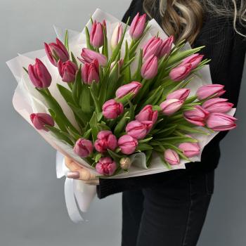 35 розовых тюльпанов