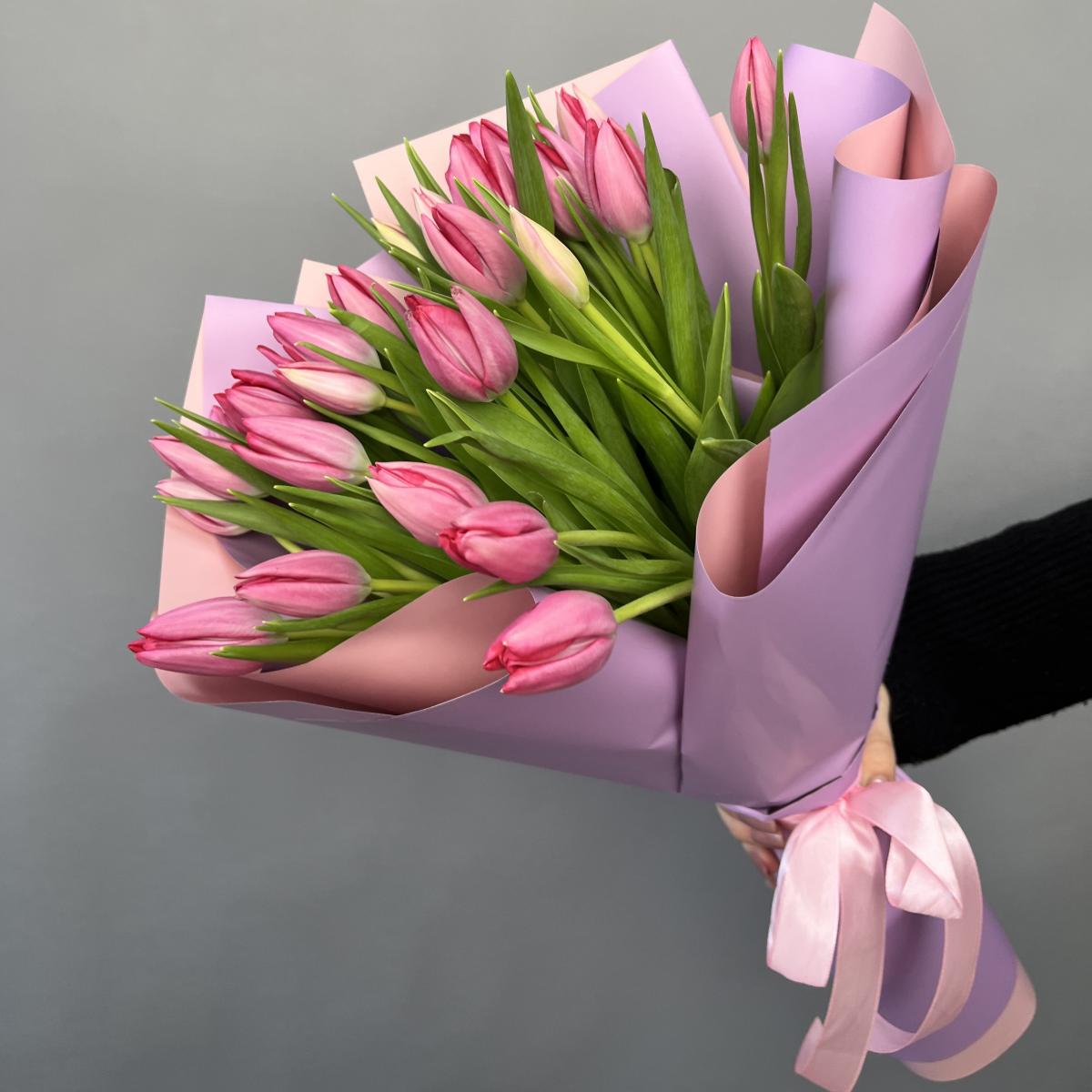 25 розовых тюльпанов