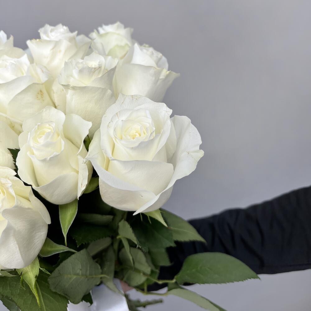 Букет из 15 белых кенийских роз