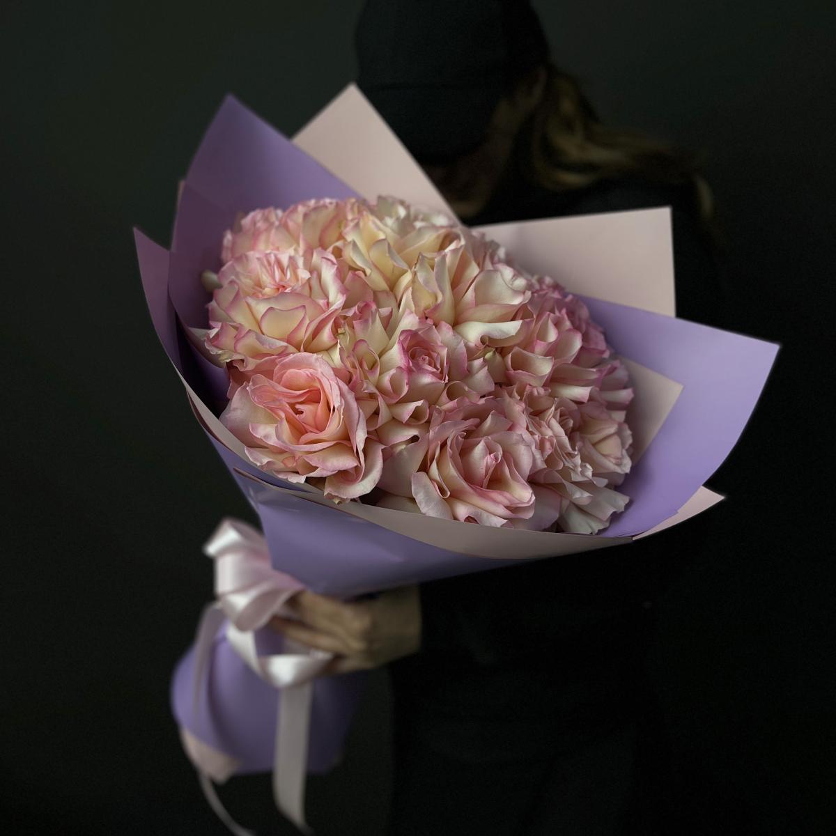 9 французских розовых роз