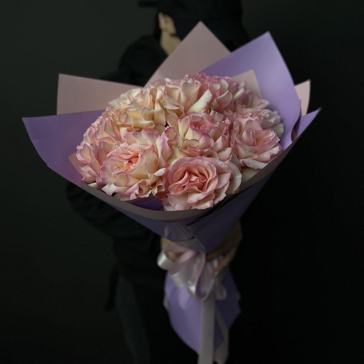 9 французских розовых роз