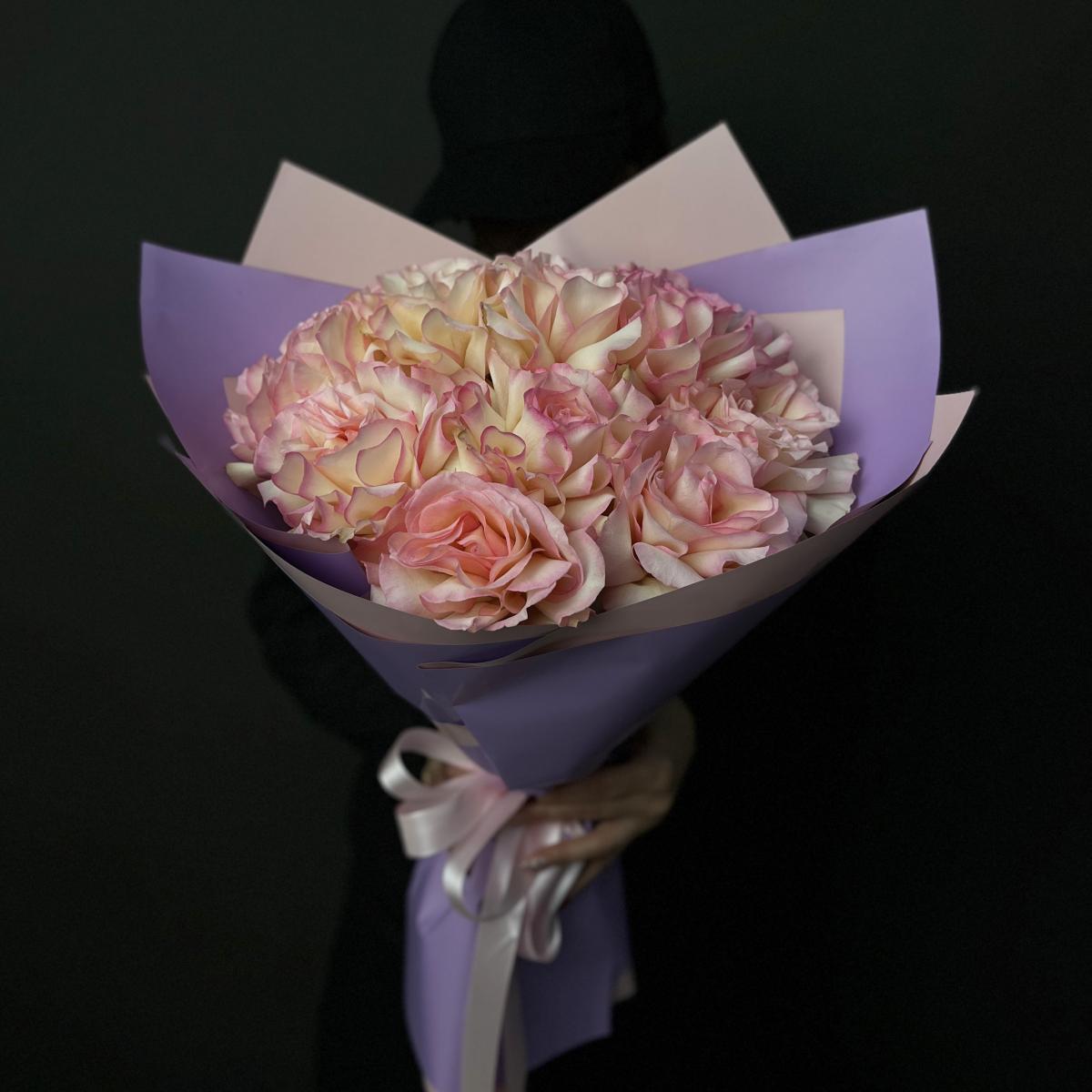 9 французских розовых роз