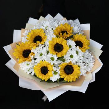 9 хризантем с подсолнухами