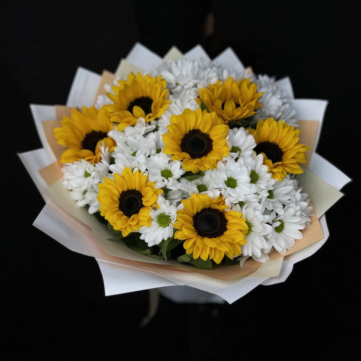 9 хризантем с подсолнухами