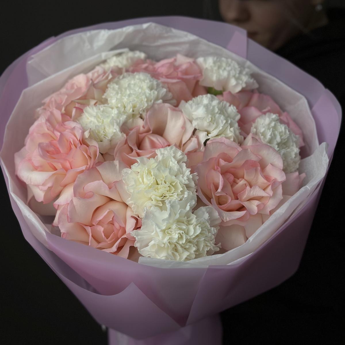 7 роз с гвоздиками