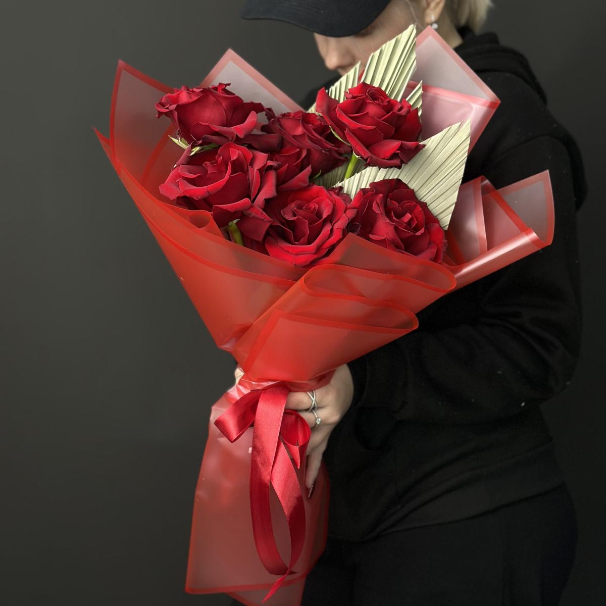 7 красных роз