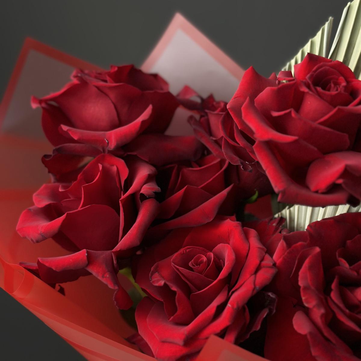 7 красных роз